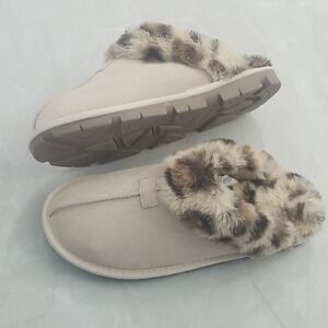 Women's Plush Lined Slippers - Tan